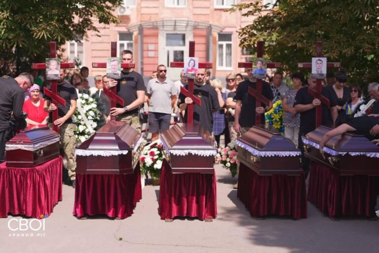 🇺🇦🕯️ Aujourd'hui ont lieu les funérailles des membres de la grande famille Voronov.