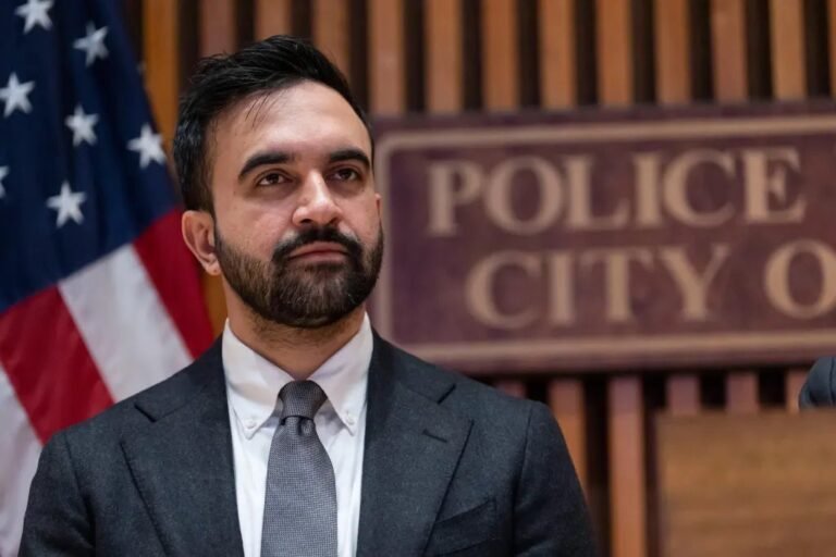 🇺🇸 Zohran Mamdani prévoit d'exiger une carte d'identité pour entrer dans les épiceries new-yorkaises…