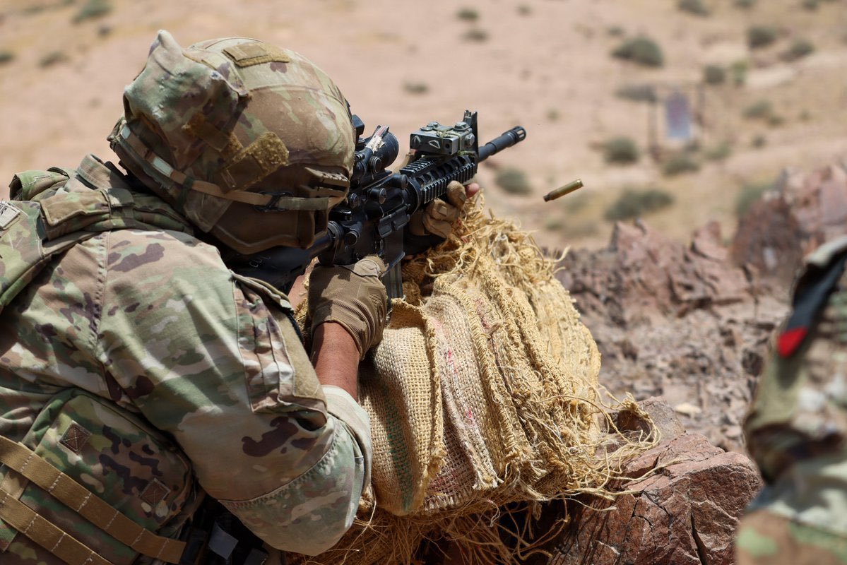 Photo publiée plus tôt dans la journée par le Commandement central des États-Unis (CENTCOM) d'un…