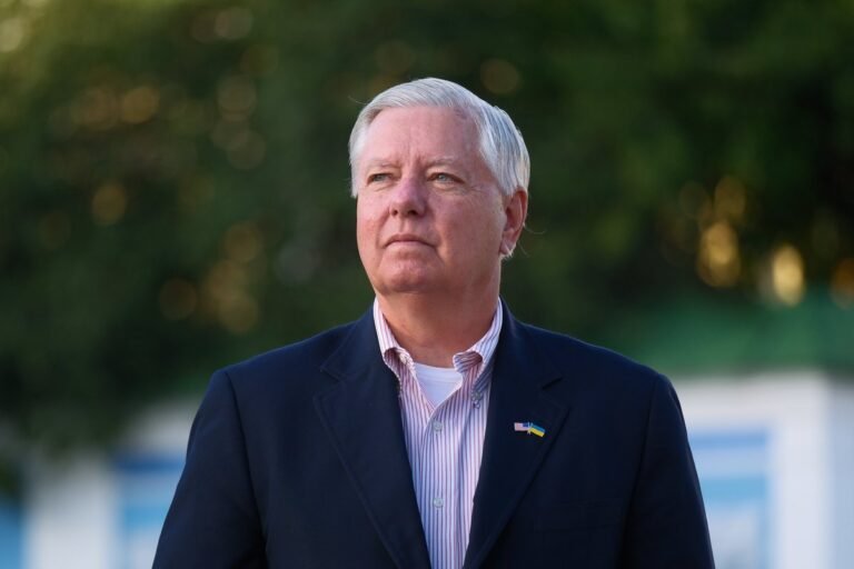 Un vaste ensemble de sanctions contre la Russie négocié par feu le sénateur Lindsey Graham a été adopté au…