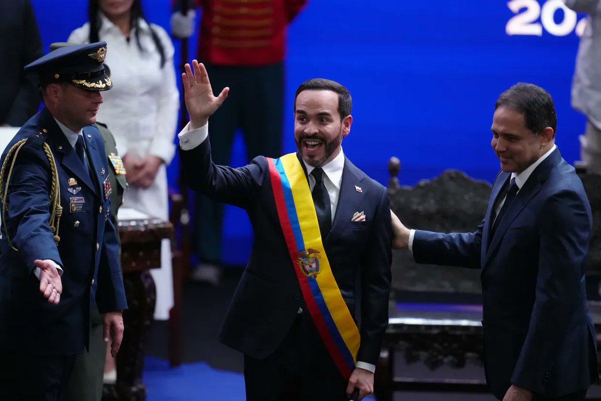 Le nouveau président colombien, Abelardo De La Espriella, entre officiellement en fonction, s’engageant à…