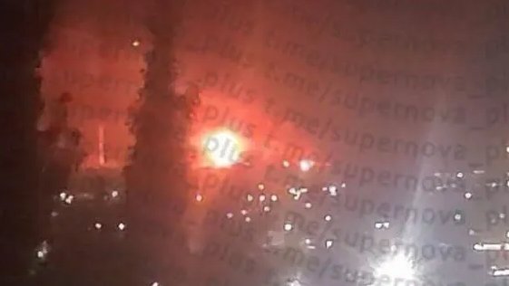 Des drones d'attaque ukrainiens ont frappé ce soir la raffinerie de pétrole russe de Syzran, mettant le…