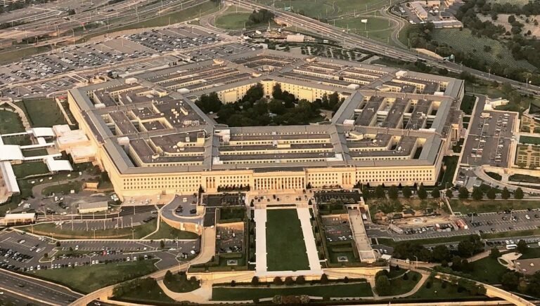 🇺🇸 Le Pentagone a émis une directive aux entreprises de défense pour qu'elles « construisent des armes…