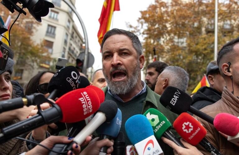 M. @Santi_ABASCAL, chef du troisième parti espagnol @vox_es, appelle à la destitution du Premier ministre…