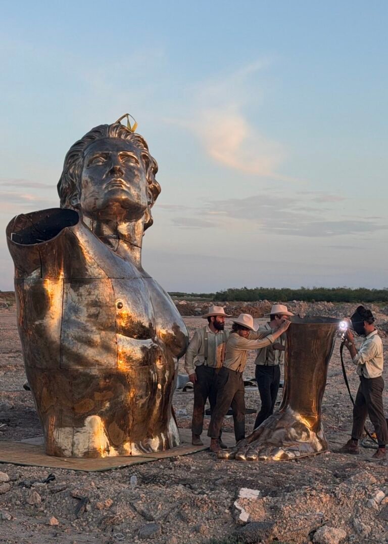 Une statue de 50 pieds de Prométhée devrait être érigée à la base stellaire de SpaceX, au Texas.