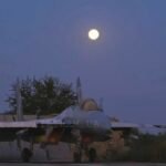 Le Su-27 Flanker de l'armée de l'air ukrainienne stationné sur une base aérienne avancée, prêt à partir…