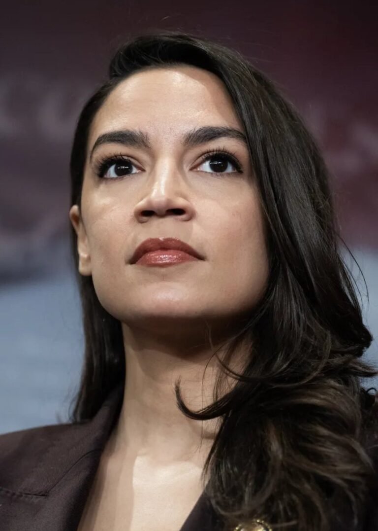 Alexandria Ocasio-Cortez révèle qu’elle congèle ses ovules, quelques heures avant de déclarer qu’elle «…