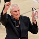 Don Nelson, ancien entraîneur de la NBA et quintuple champion en tant que joueur, est décédé à l'âge de 86…
