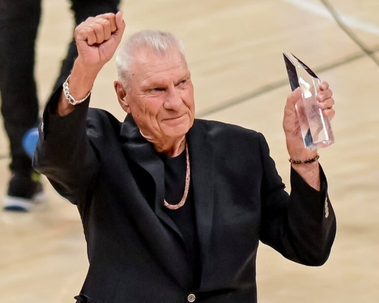 Don Nelson, ancien entraîneur de la NBA et quintuple champion en tant que joueur, est décédé à l'âge de 86…