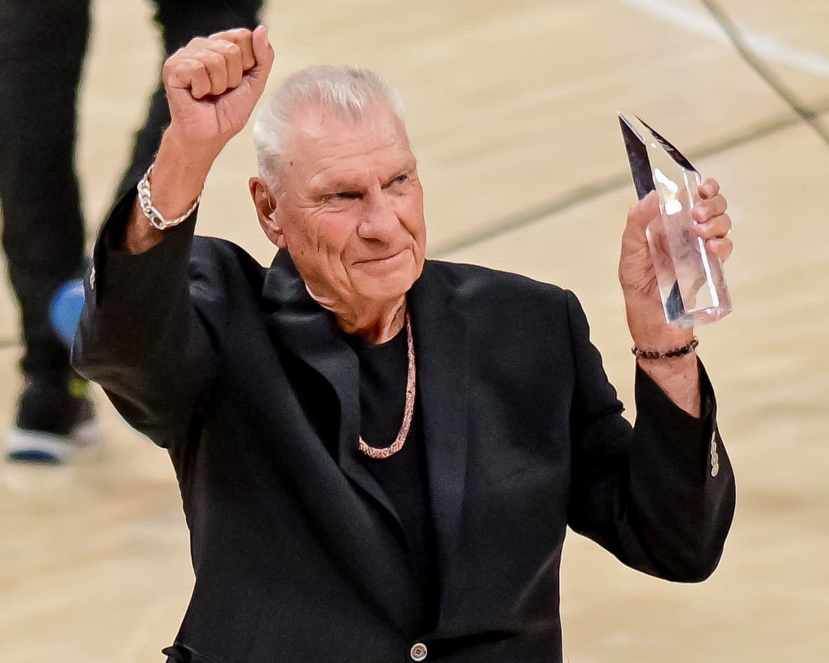 Don Nelson, ancien entraîneur de la NBA et quintuple champion en tant que joueur, est décédé à l'âge de 86…