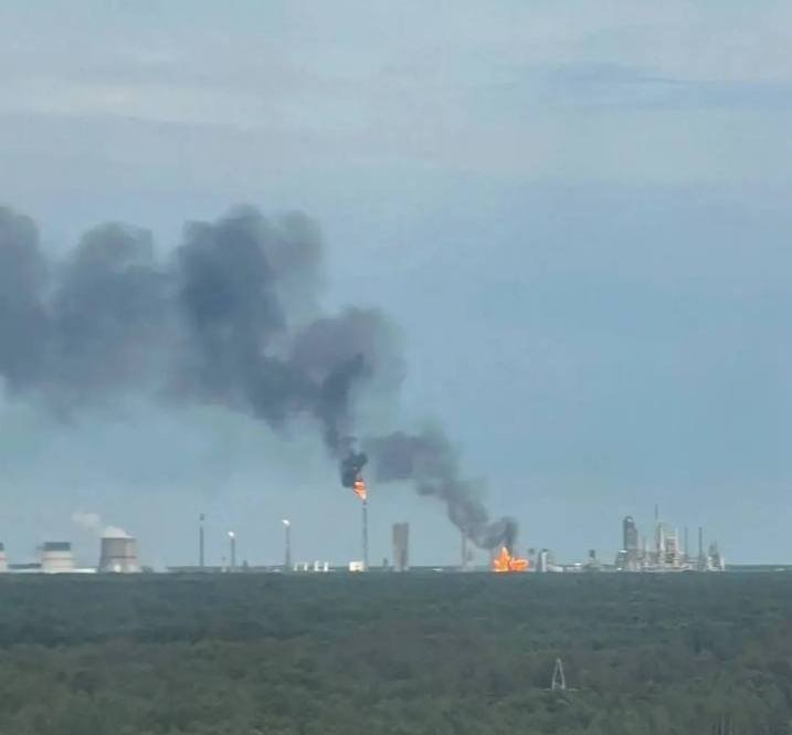 Des drones ukrainiens ont attaqué une raffinerie de pétrole russe à Tioumen, située à plus de 2 000…
