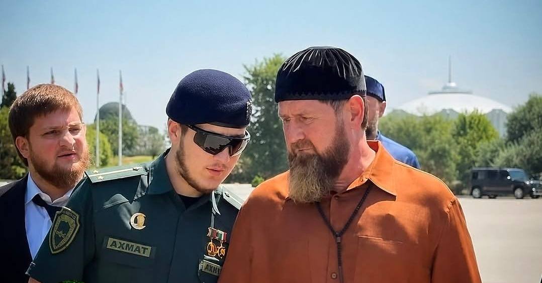 Le fils du dirigeant tchétchène Ramzan Kadyrov, Adam, 18 ans, a reçu le grade de lieutenant.