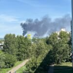 Un incendie brûle à la raffinerie de pétrole russe de Komsomolsk-sur-Amour.