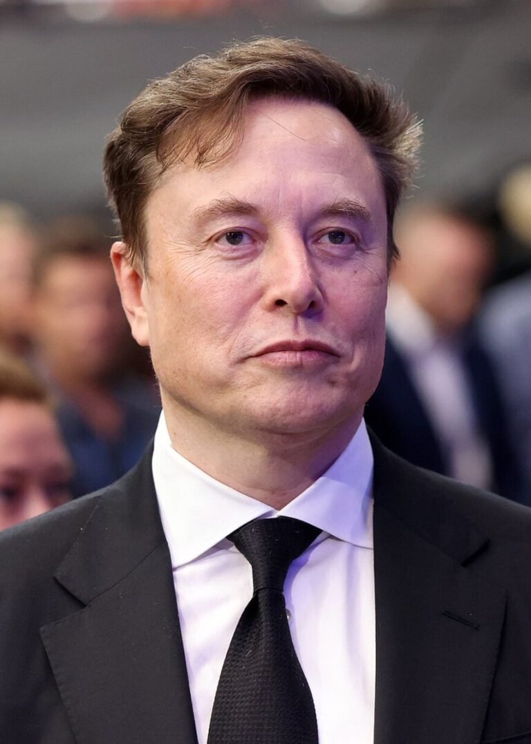 Elon Musk s'enquiert de l'achat du Royaume-Uni de Grande-Bretagne et d'Irlande du Nord.