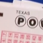 Le jackpot du Powerball de mercredi soir a grimpé à au moins 1 milliard de dollars après que personne n'a…