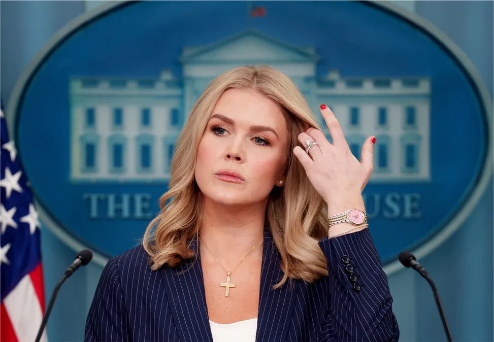 🇫🇷 Karoline Leavitt, attachée de presse de la Maison Blanche, démissionne.