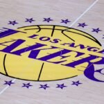 Les Lakers de Los Angeles sont vendus aux hommes d'affaires américains Josh Kushner et Bob Iger dans le…