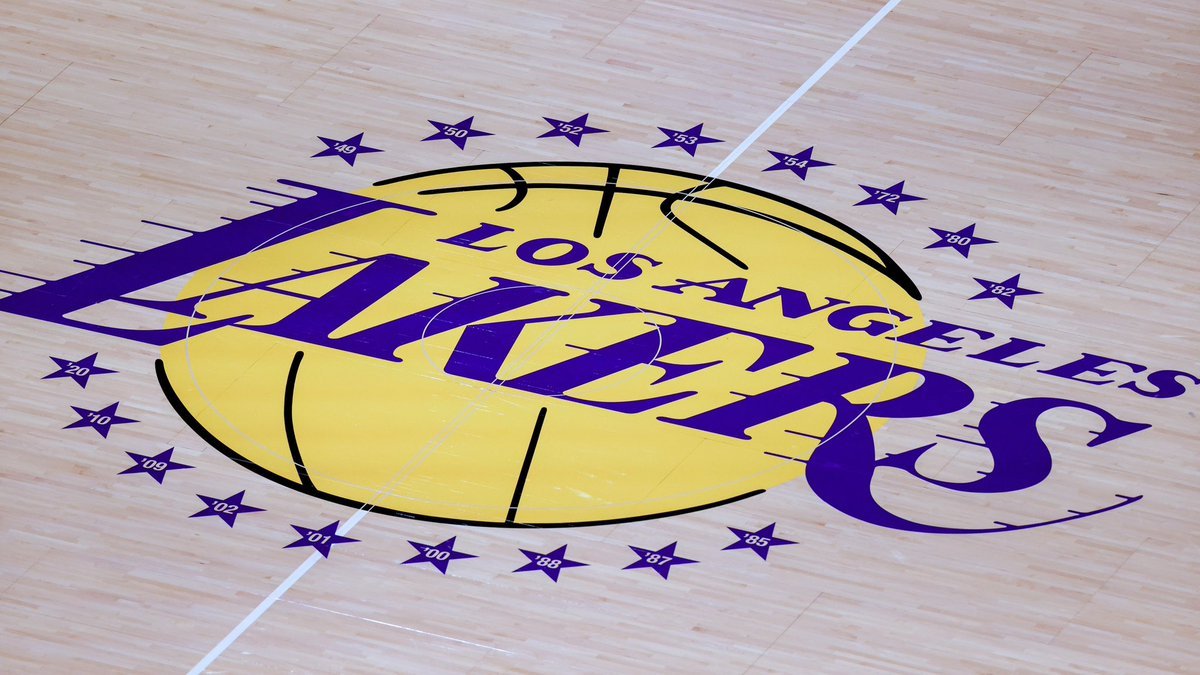 Les Lakers de Los Angeles sont vendus aux hommes d'affaires américains Josh Kushner et Bob Iger dans le…