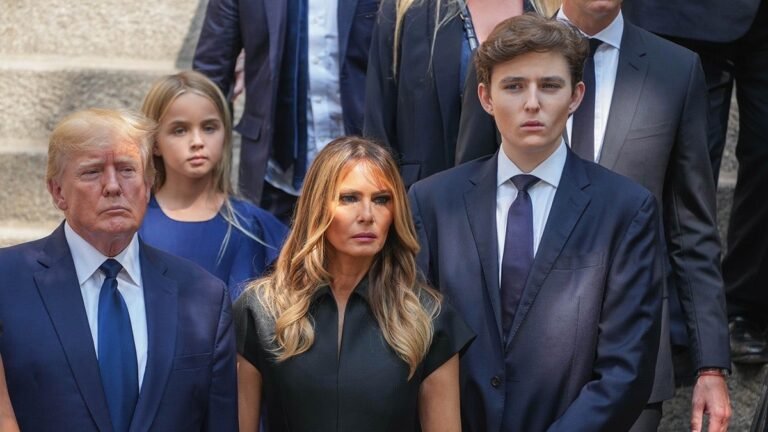 La valeur nette estimée de Barron Trump est d’environ 150 millions de dollars, ce qui le rend plus riche…