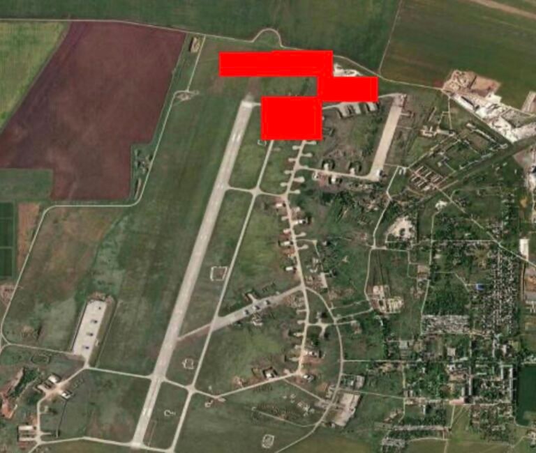 La base aérienne russe de Gvardeyskoye en Crimée a été touchée par des drones d'attaque ukrainiens pendant…