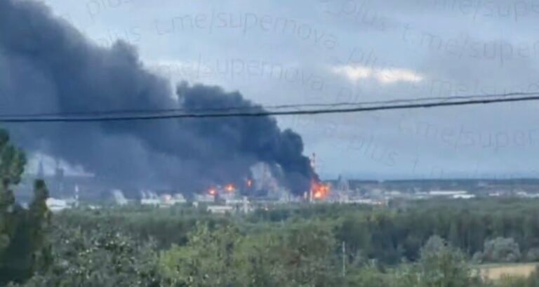 La raffinerie de pétrole russe de Kstovo est fortement incendiée ce matin après une attaque de drone…