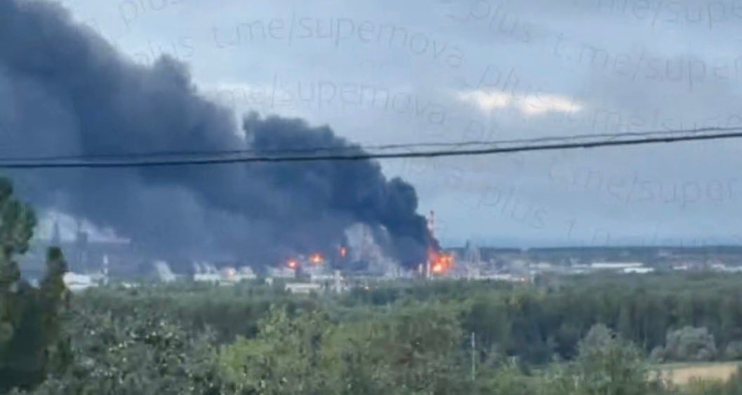 La raffinerie de pétrole russe de Kstovo est fortement incendiée ce matin après une attaque de drone…