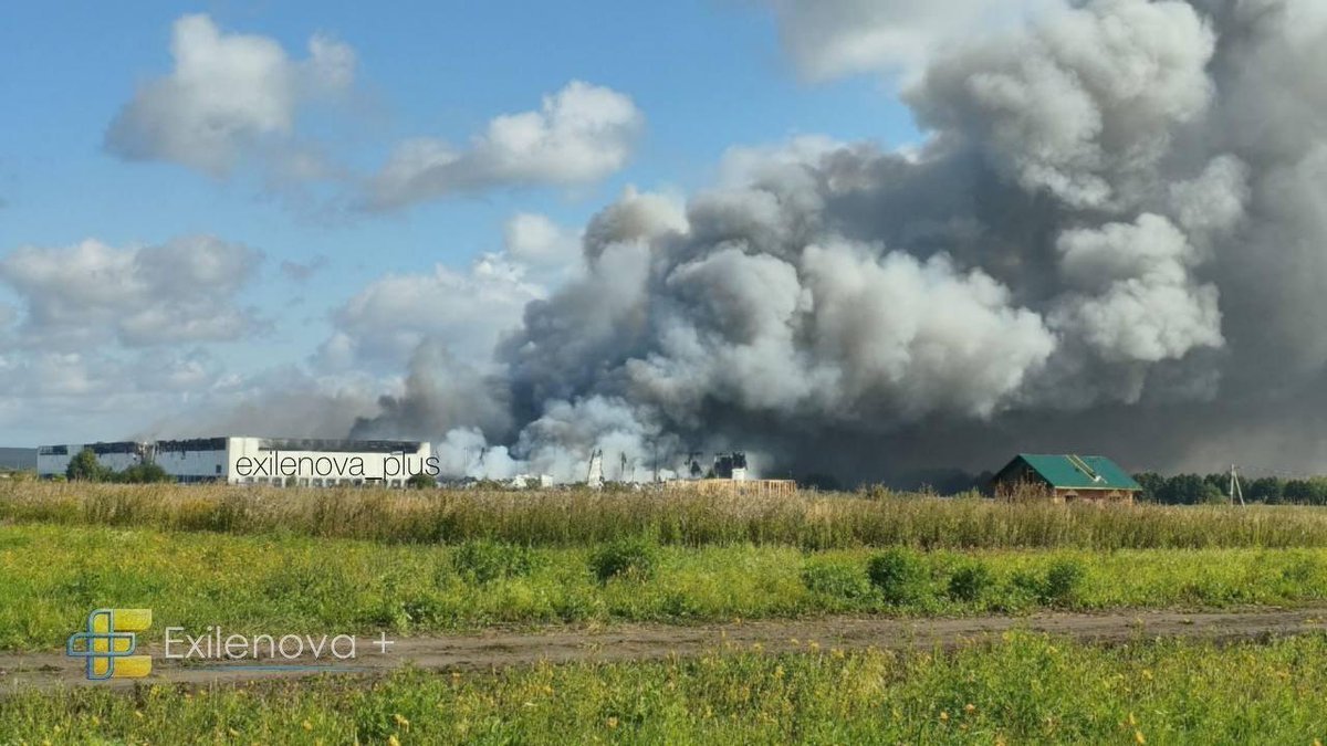 La photo des conséquences d'une attaque de drone ukrainien sur un centre logistique Wildberries à Kotovsk.