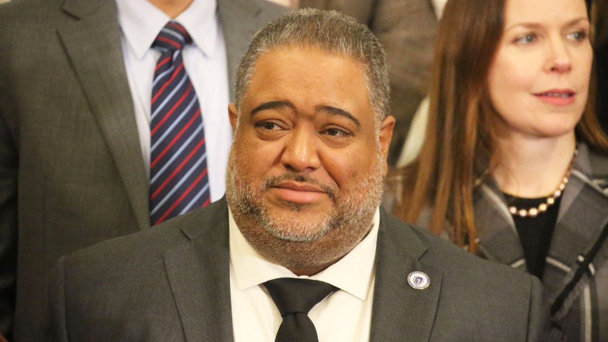 Le FBI arrête le représentant de l'État du Massachusetts, Francisco Paulino, pour 8 chefs de fraude…