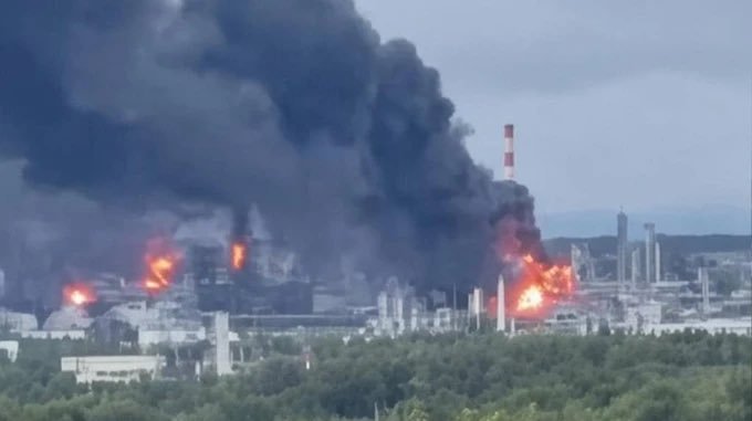 La raffinerie de pétrole russe de Kstovo, la quatrième du pays, a complètement fermé ses portes après…