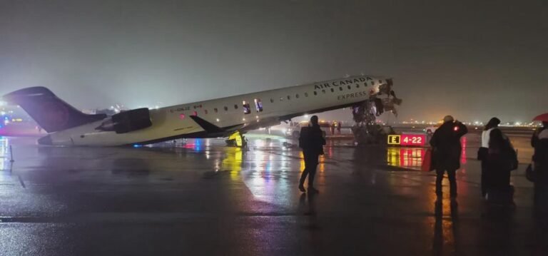 Deux contrôleurs de la circulation aérienne de LaGuardia auraient quitté le travail tôt la nuit où un vol…