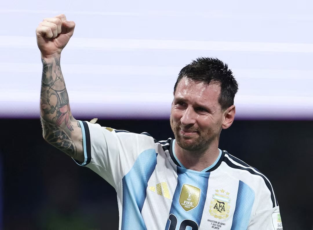 Lionel Messi annonce officiellement sa retraite du football international.
