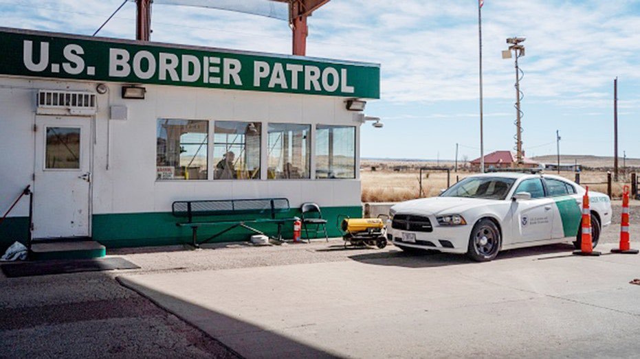 Les agences fédérales ont arrêté 95 chauffeurs de camion étrangers illégaux en Arizona au début du mois…