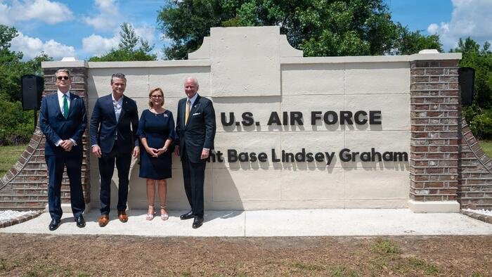 Hegseth pousse un budget militaire de 1,5 billion de dollars en hommage à Lindsey Graham