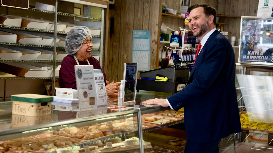 Les employés d'une beignerie de l'Ohio racontent une rencontre surprise avec JD Vance qui a pris une tournure inattendue