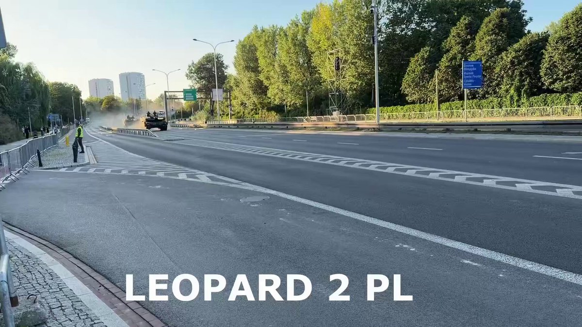 Les chars Leopard 2PL ont roulé sur la Wisłostrada de Varsovie lors des répétitions du défilé de la…