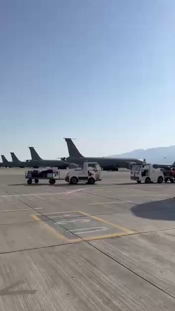 Des images provenant de l’aéroport de Ramon, près d’Eilat, montrent au moins 15 ravitailleurs aériens de…