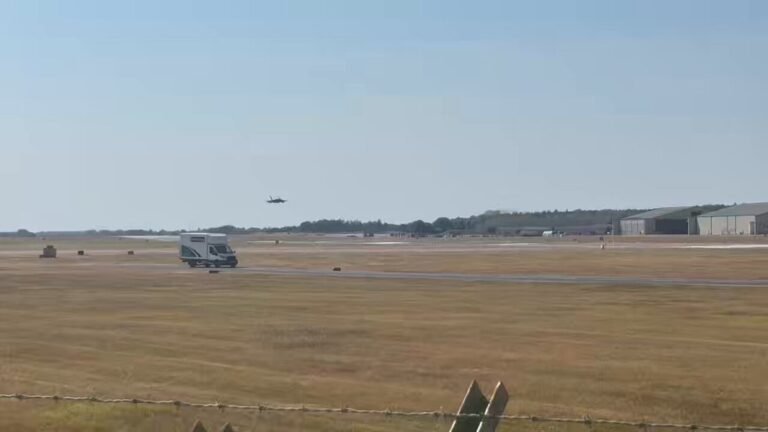 F-22A Raptor 05-4104/FF « SPAD 01 », vu dans le circuit RAF Fairford après une sortie monétaire cet…