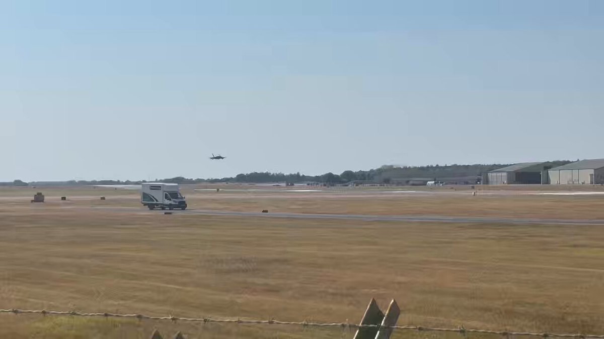 F-22A Raptor 05-4104/FF « SPAD 01 », vu dans le circuit RAF Fairford après une sortie monétaire cet…
