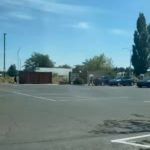 Un homme armé d'In-N-Out tire sur une Tesla garée à Twin Falls, Idaho.