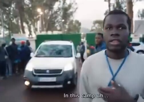 Les migrants illégaux racontent comment les sorcières parviennent parfois à se faufiler sur leurs canots…