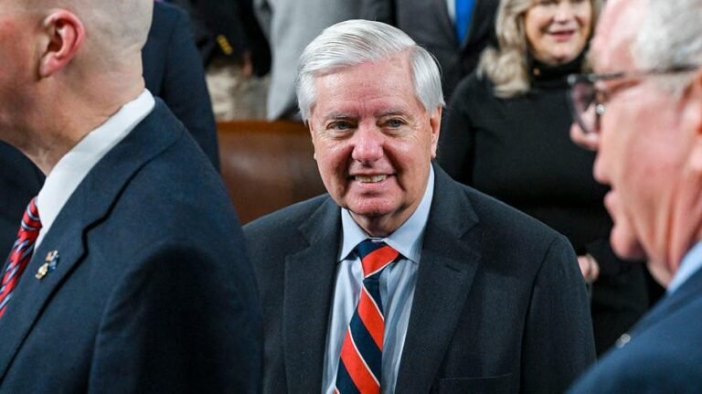 La dernière mission de Lindsey Graham pour punir Poutine autorise le Sénat après un an de combat
