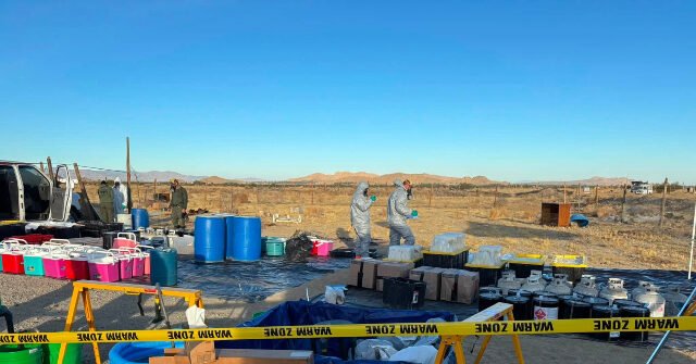 Trois cuisiniers présumés de méthamphétamine du cartel de Sinaloa arrêtés lors d'un raid dans un laboratoire du désert de Los Angeles