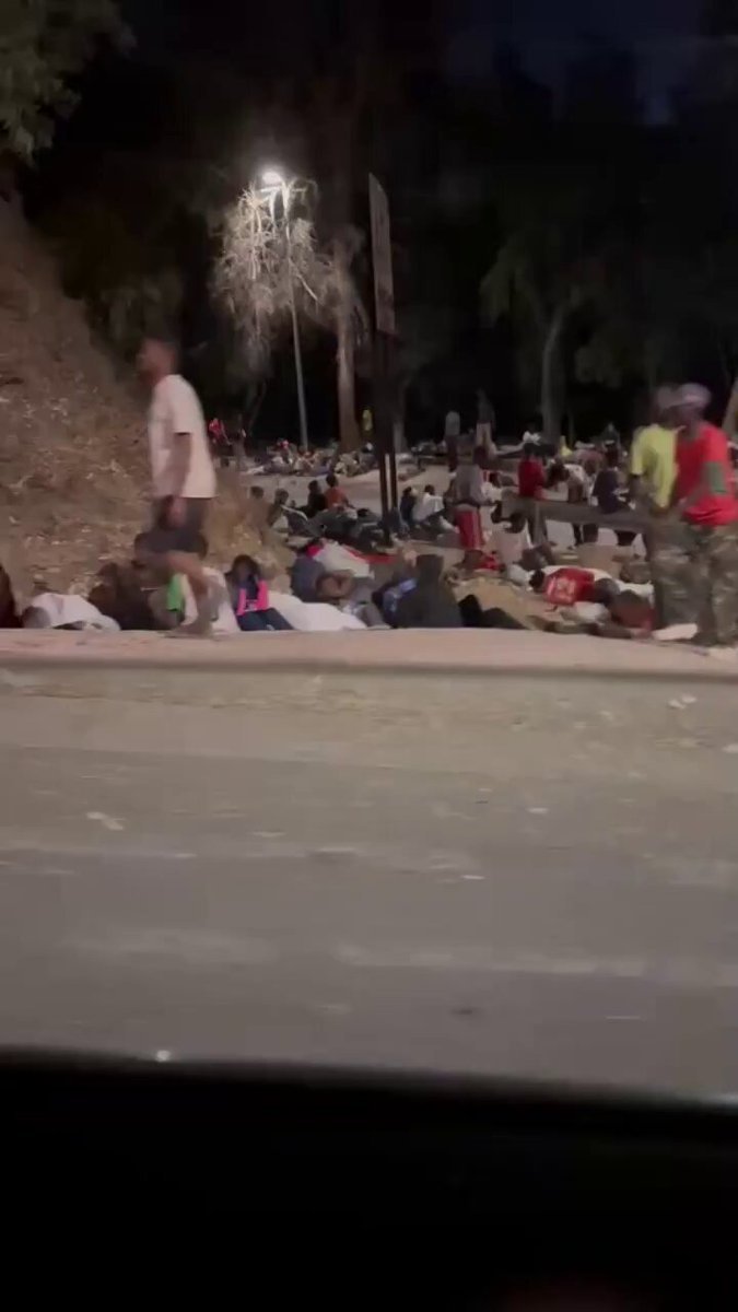 Les migrants restent dans les rues de Ceuta, en Espagne, même si Madrid affirme que presque tous sont…