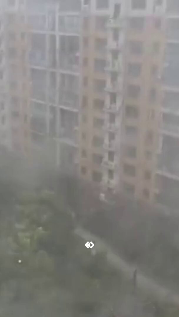Le typhon Dolphin a frappé la province chinoise du Zhejiang avec des vents violents, provoquant des…