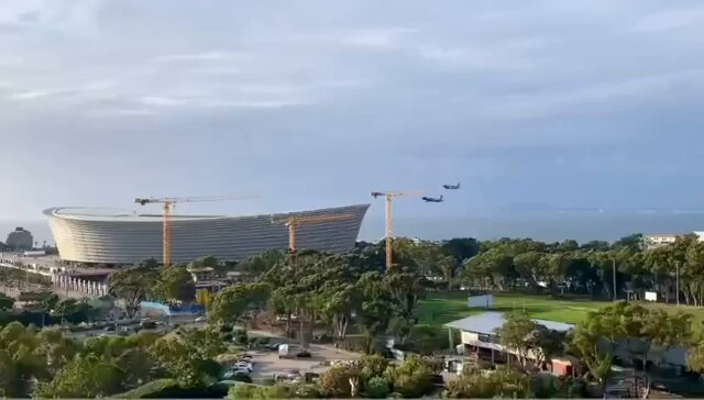 Deux E-195 d'Airlink Embraer ont failli entrer en collision avec le DHL Stadium de Cape Town lors d'un…