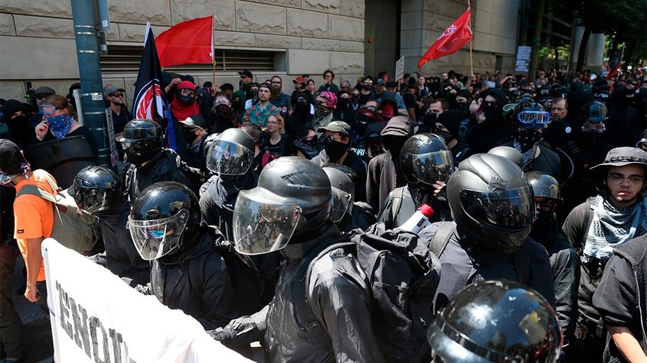 Les sites liés à Antifa disparaissent après la désignation terroriste d'un collectif technologique par le Département d'État