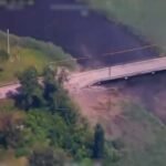 Images d'un MiG-29 Fulcrum de l'armée de l'air ukrainienne larguant le pont routier russe 14K-33 à Urazovo…