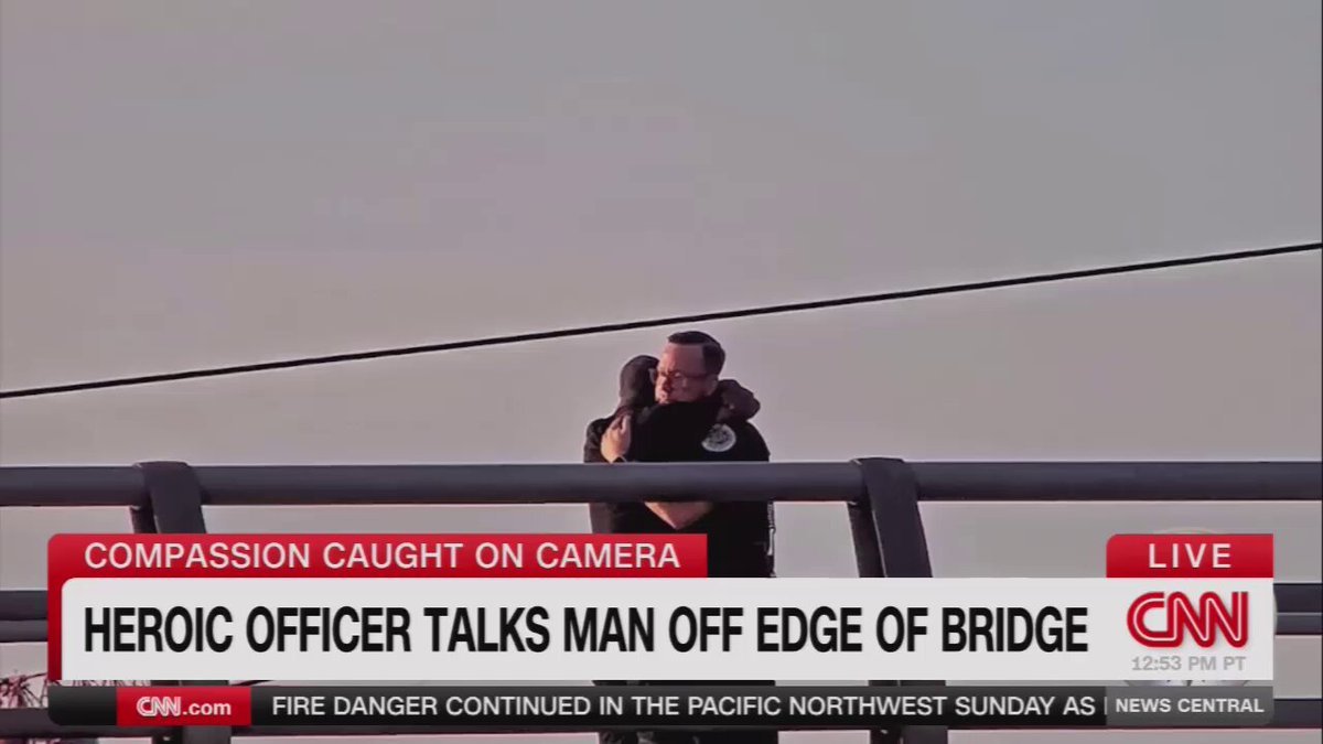 Un lieutenant de police de Nashville a sauvé la vie d’un homme en le faisant descendre du bord d’un pont…