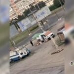 IMAGES HORRIFIQUES : Un drone russe a frappé un civil sur un marché de Kherson.