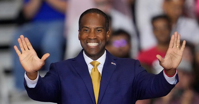 Le représentant John James remporte la nomination républicaine au poste de gouverneur du Michigan